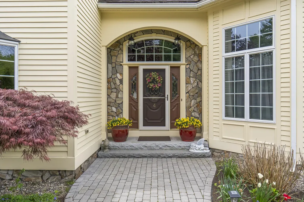 4 Cottagewood Lane Kennebunk ME 04043