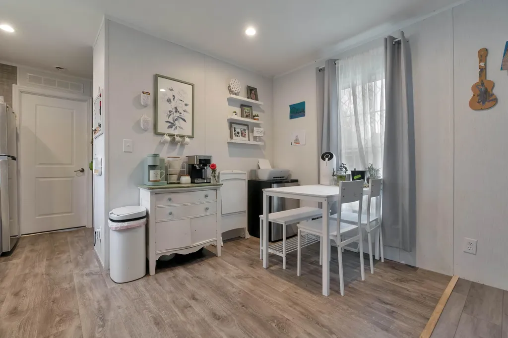 10 Primrose Lane Brunswick ME 04011