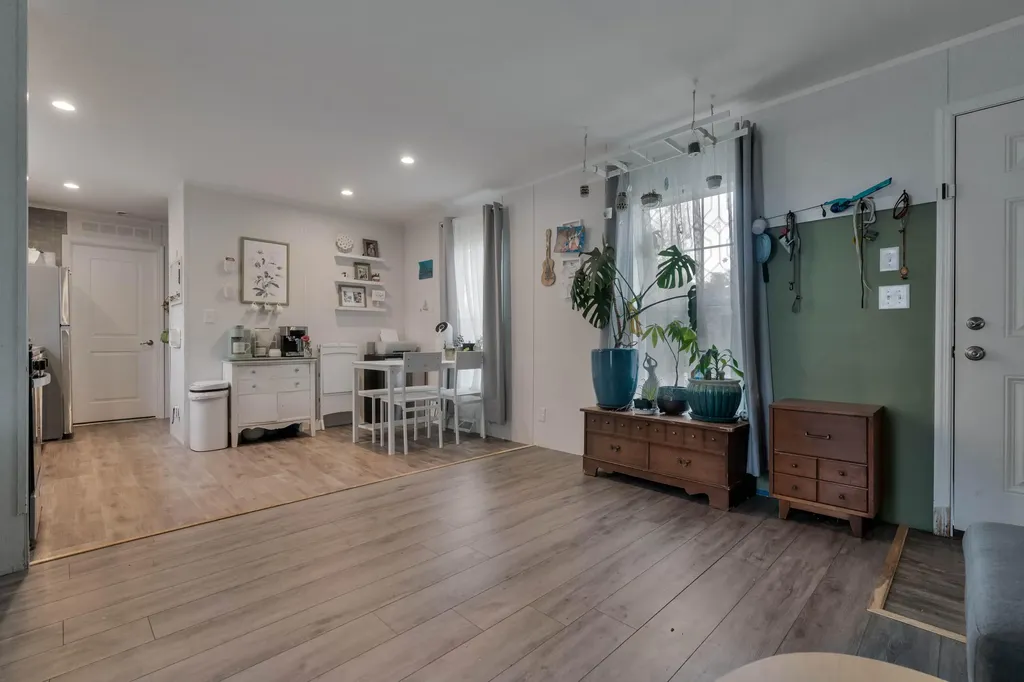 10 Primrose Lane Brunswick ME 04011