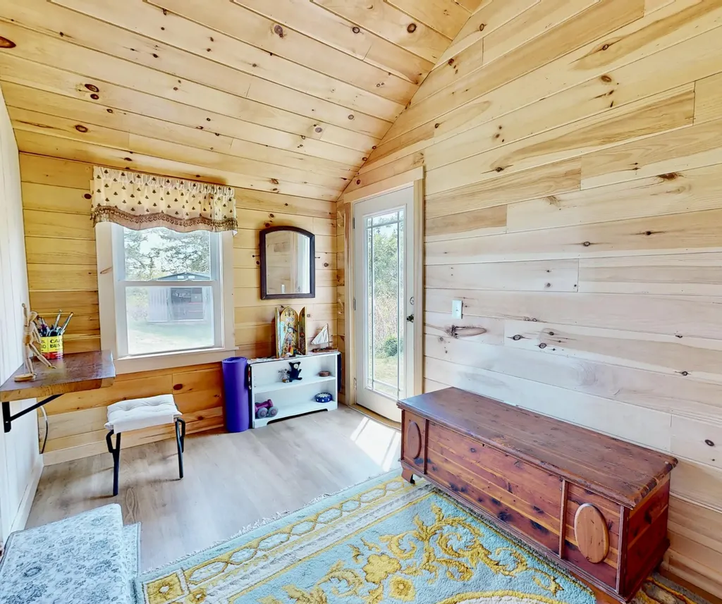 63 York Road Vinalhaven ME 04863