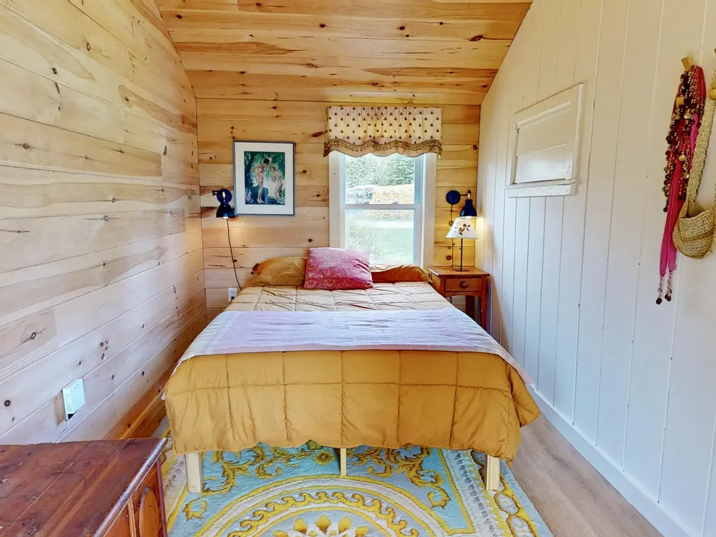 63 York Road Vinalhaven ME 04863