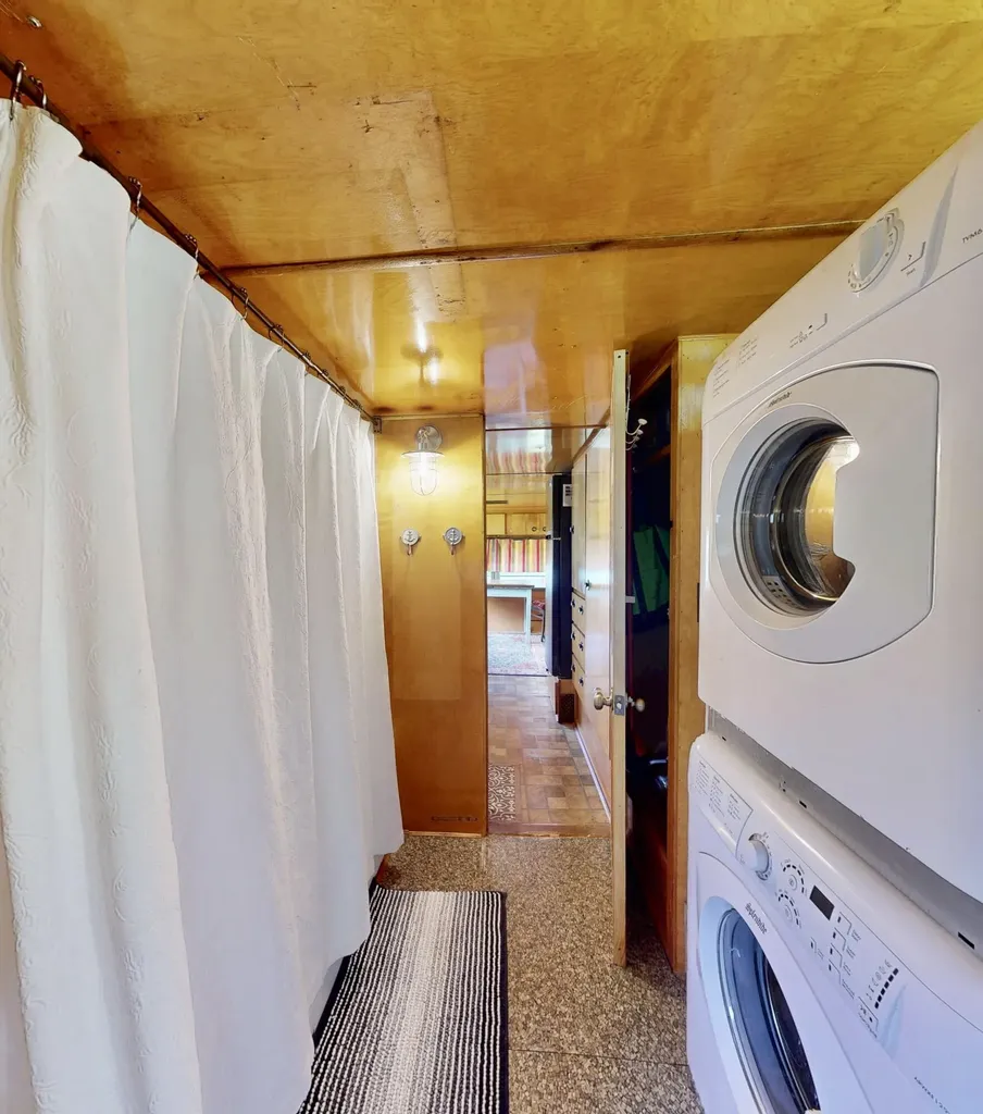 63 York Road Vinalhaven ME 04863