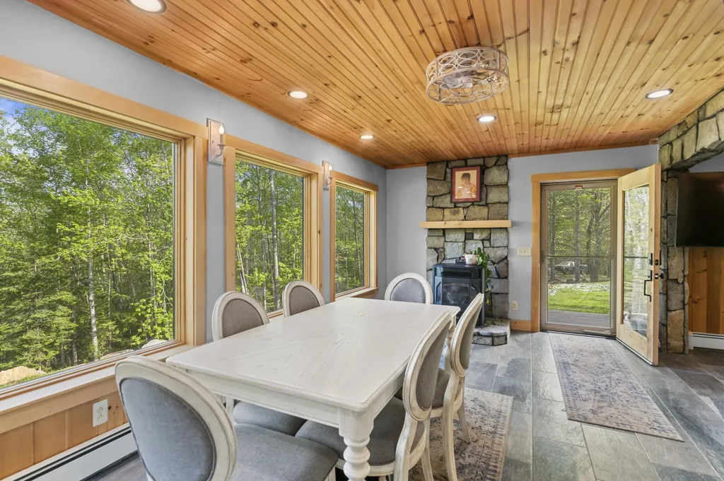18 Duck Cove Lane Gardiner ME 04345