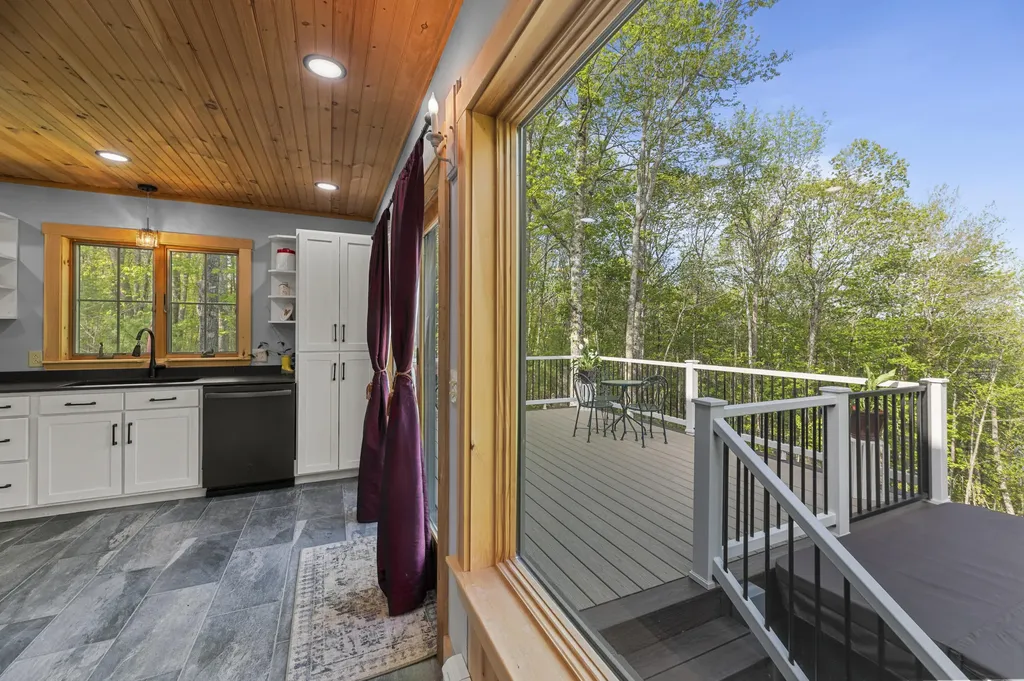 18 Duck Cove Lane Gardiner ME 04345