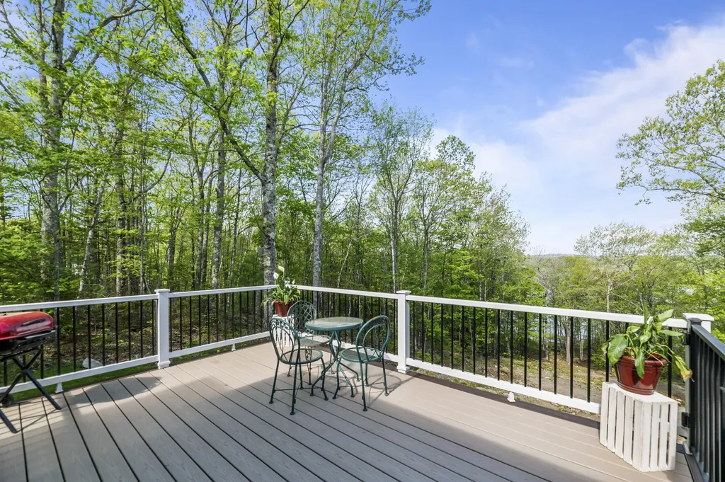 18 Duck Cove Lane Gardiner ME 04345