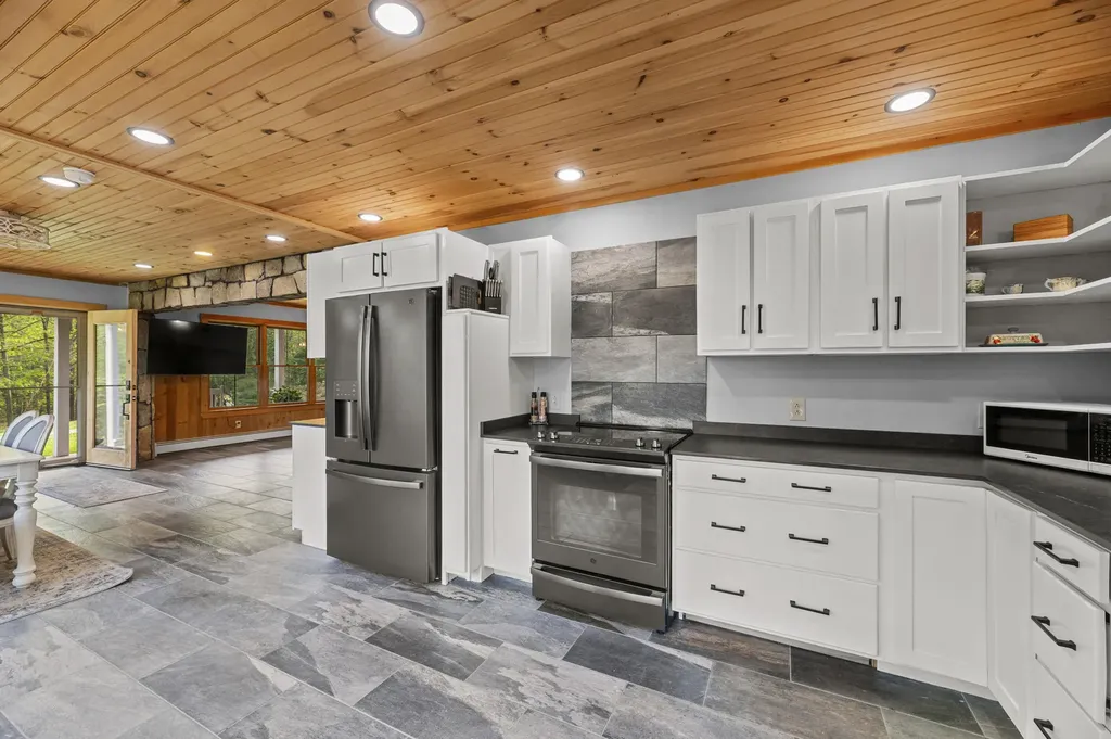 18 Duck Cove Lane Gardiner ME 04345