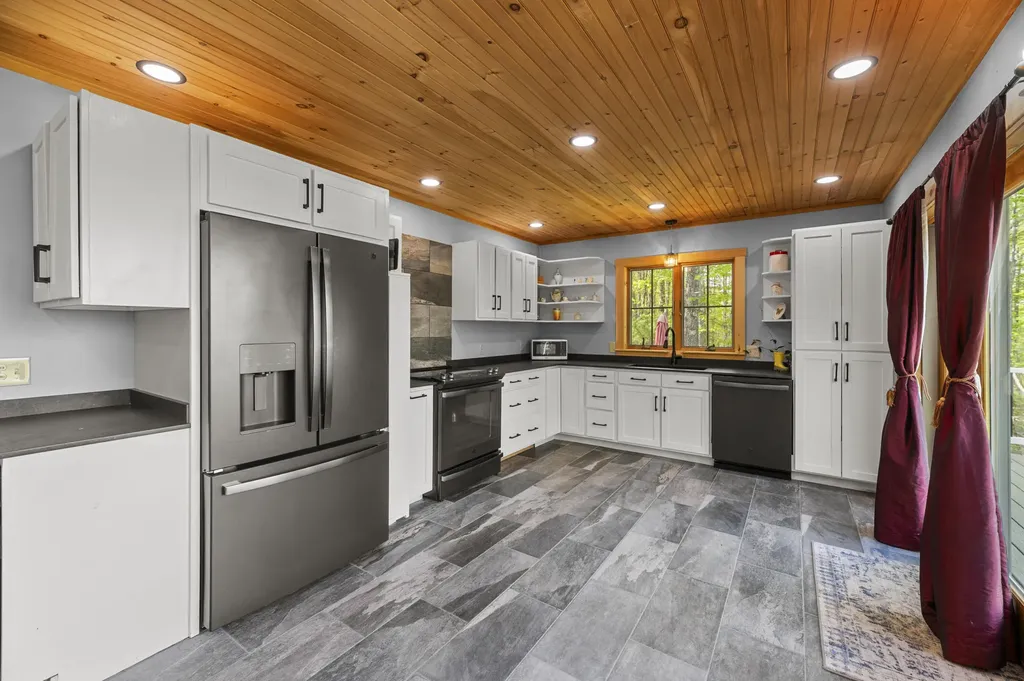18 Duck Cove Lane Gardiner ME 04345