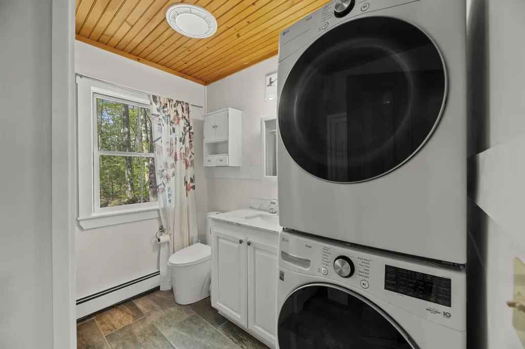 18 Duck Cove Lane Gardiner ME 04345