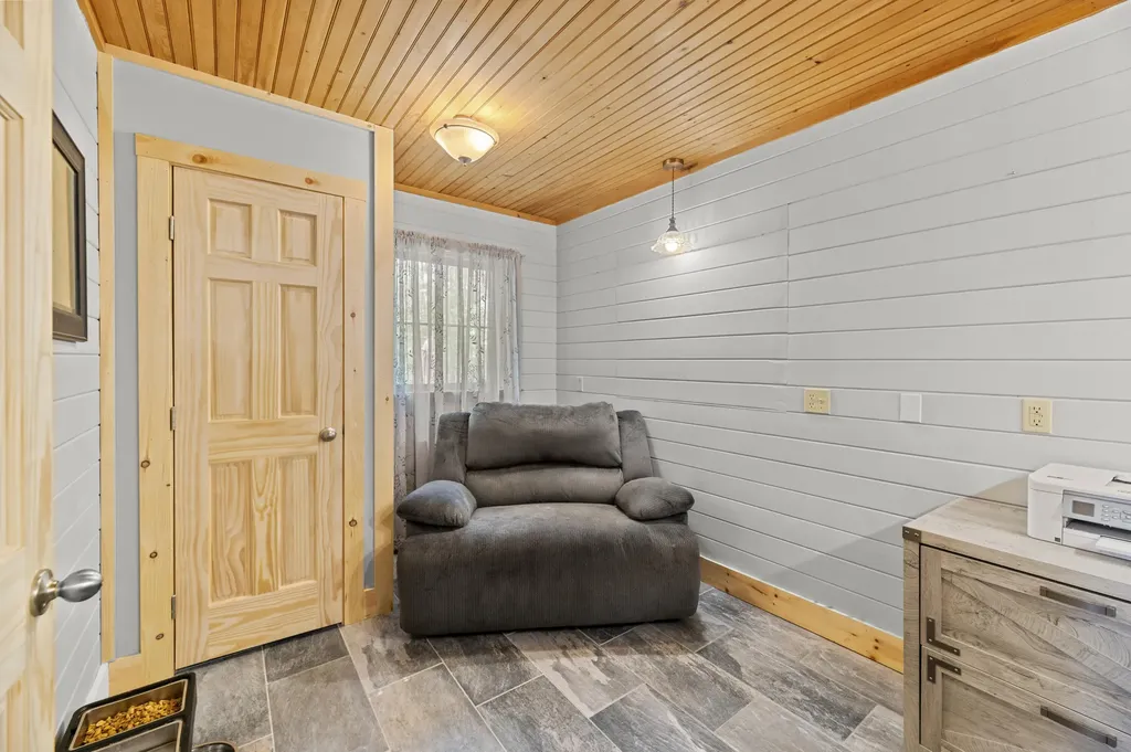 18 Duck Cove Lane Gardiner ME 04345