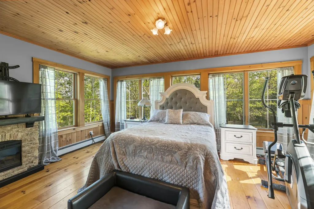 18 Duck Cove Lane Gardiner ME 04345