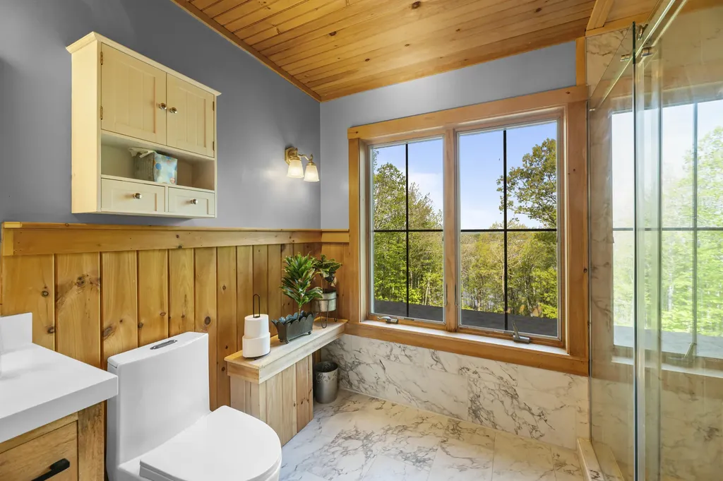 18 Duck Cove Lane Gardiner ME 04345