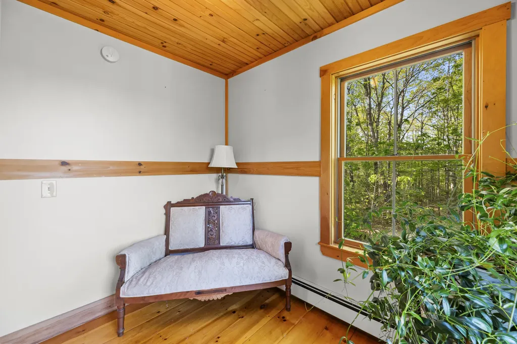 18 Duck Cove Lane Gardiner ME 04345