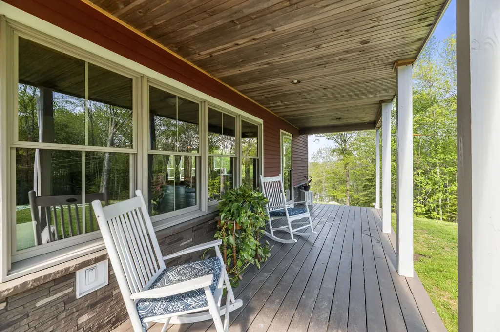 18 Duck Cove Lane Gardiner ME 04345
