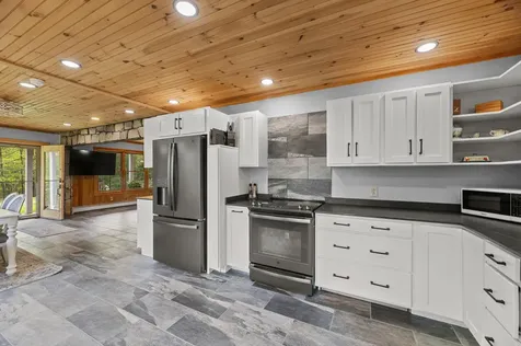 18 Duck Cove Lane Gardiner ME 04345