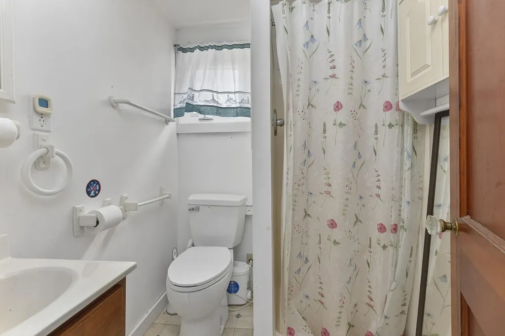 84 Stovers Point Road Harpswell ME 04079
