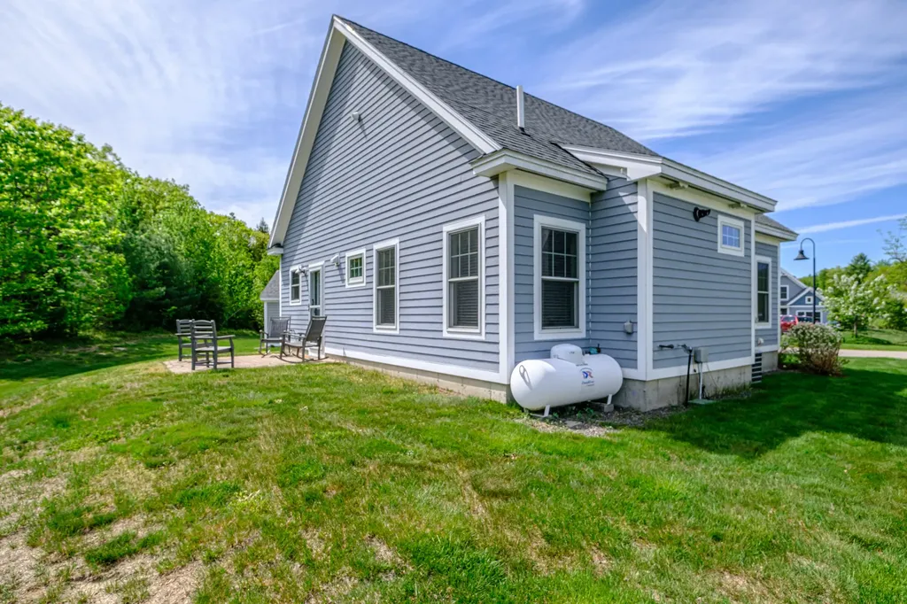 21 Adams Lane Arundel ME 04046
