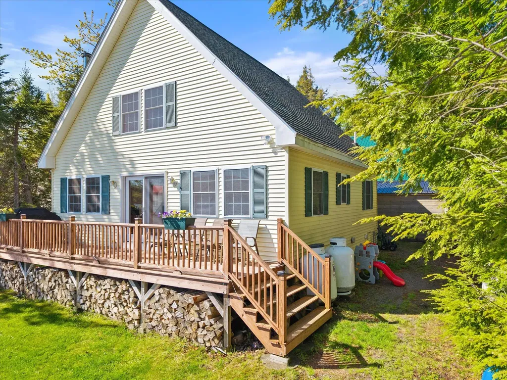 28 Jipson Drive Lincoln ME 04457