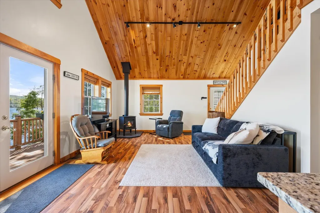 28 Jipson Drive Lincoln ME 04457