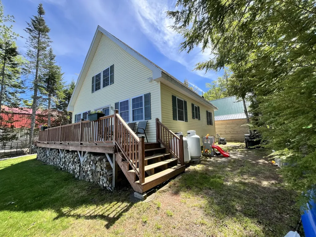 28 Jipson Drive Lincoln ME 04457