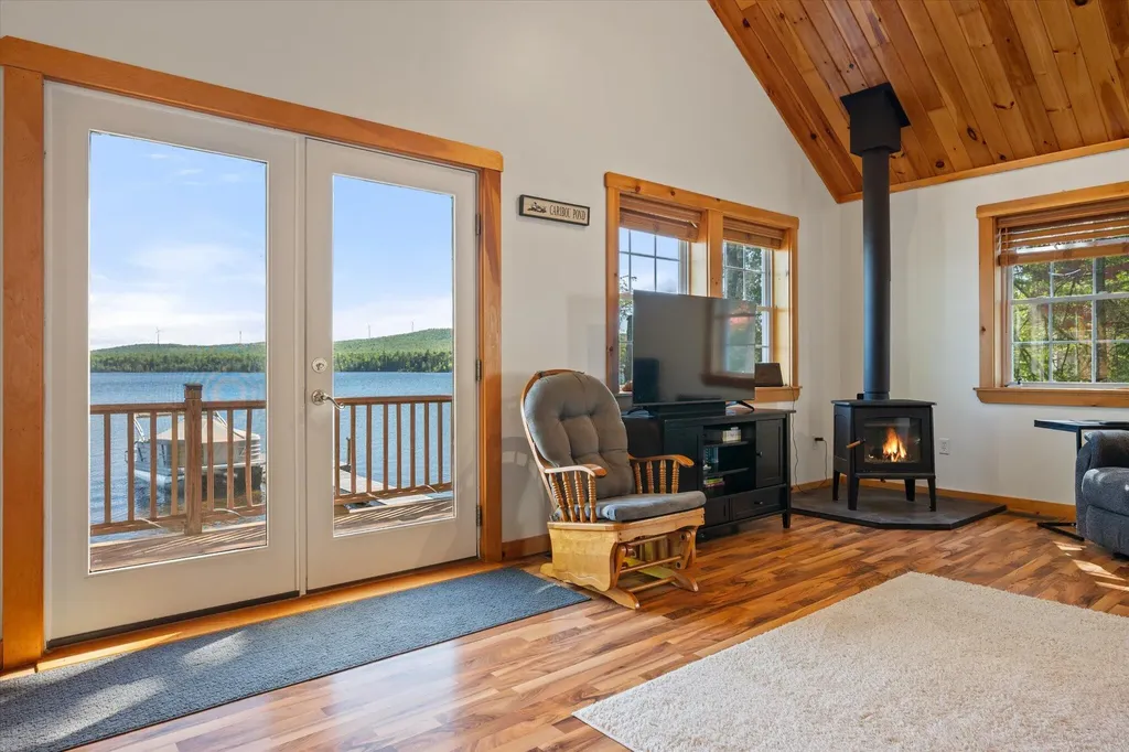 28 Jipson Drive Lincoln ME 04457