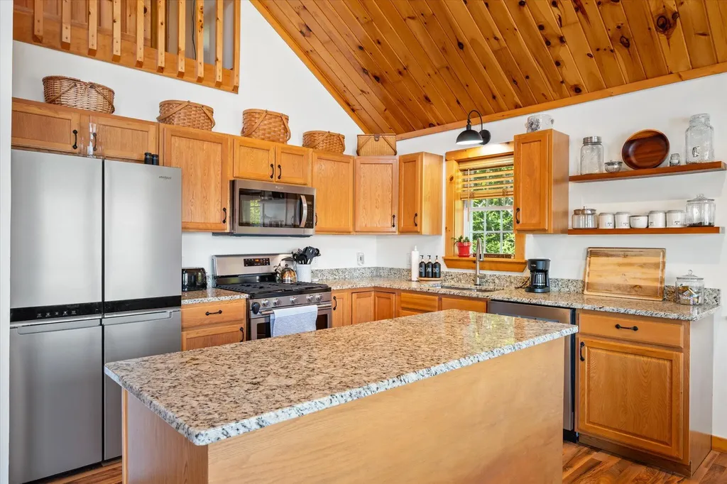 28 Jipson Drive Lincoln ME 04457