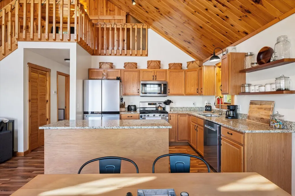 28 Jipson Drive Lincoln ME 04457