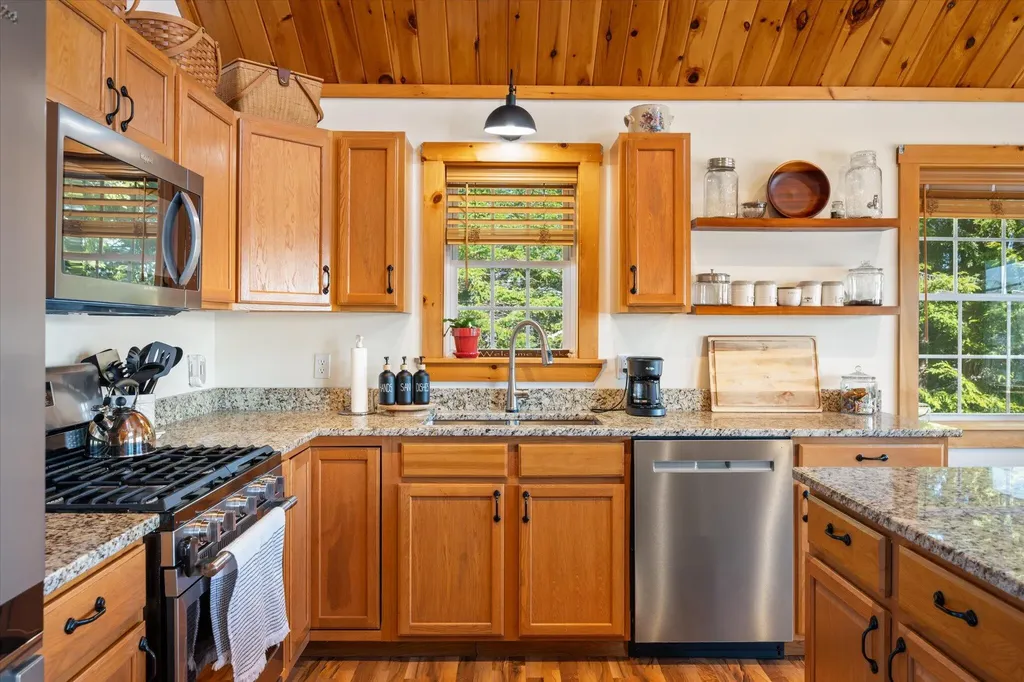 28 Jipson Drive Lincoln ME 04457