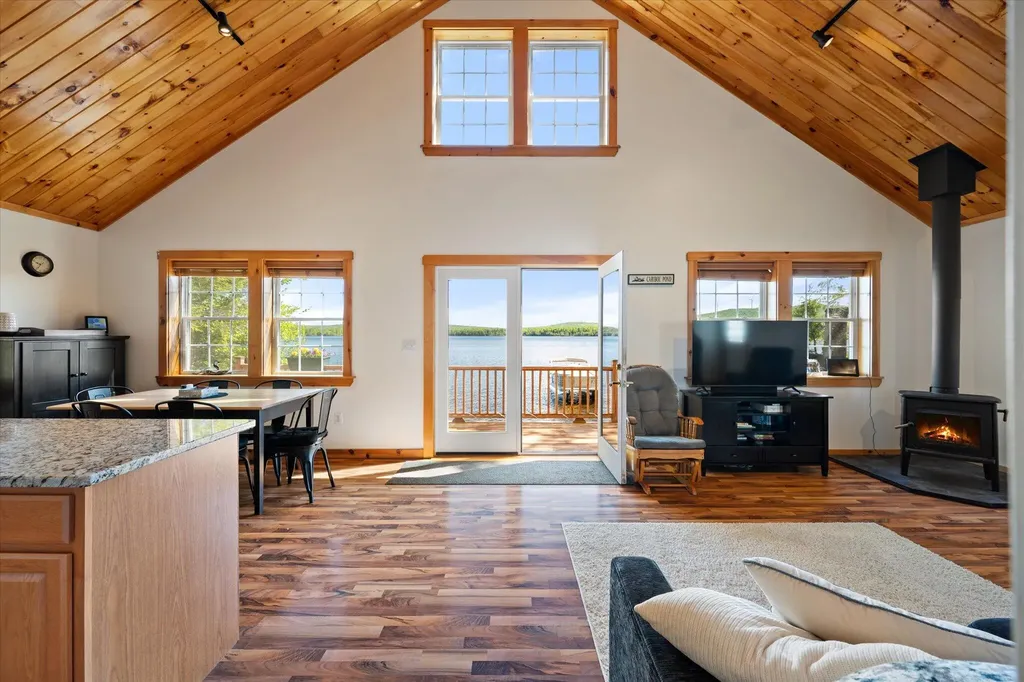 28 Jipson Drive Lincoln ME 04457