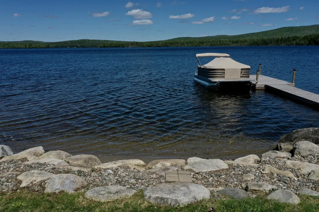 28 Jipson Drive Lincoln ME 04457