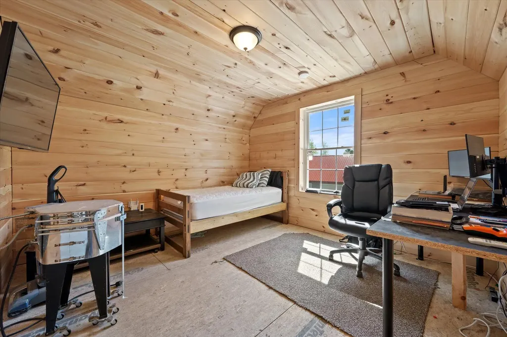 28 Jipson Drive Lincoln ME 04457