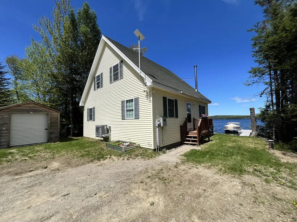 28 Jipson Drive Lincoln ME 04457