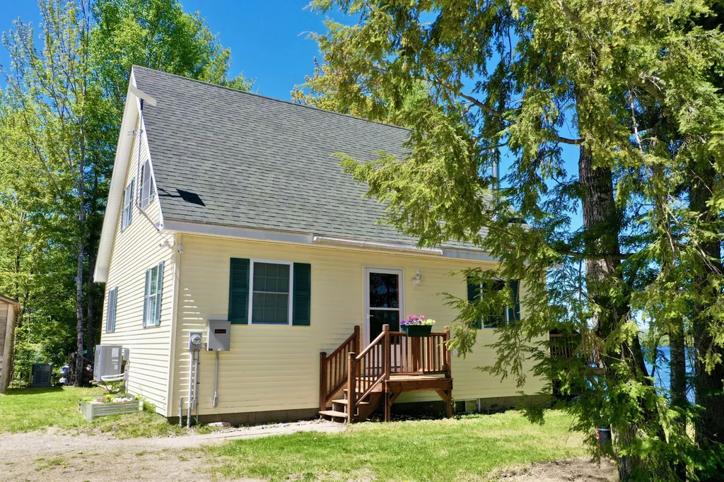 28 Jipson Drive Lincoln ME 04457