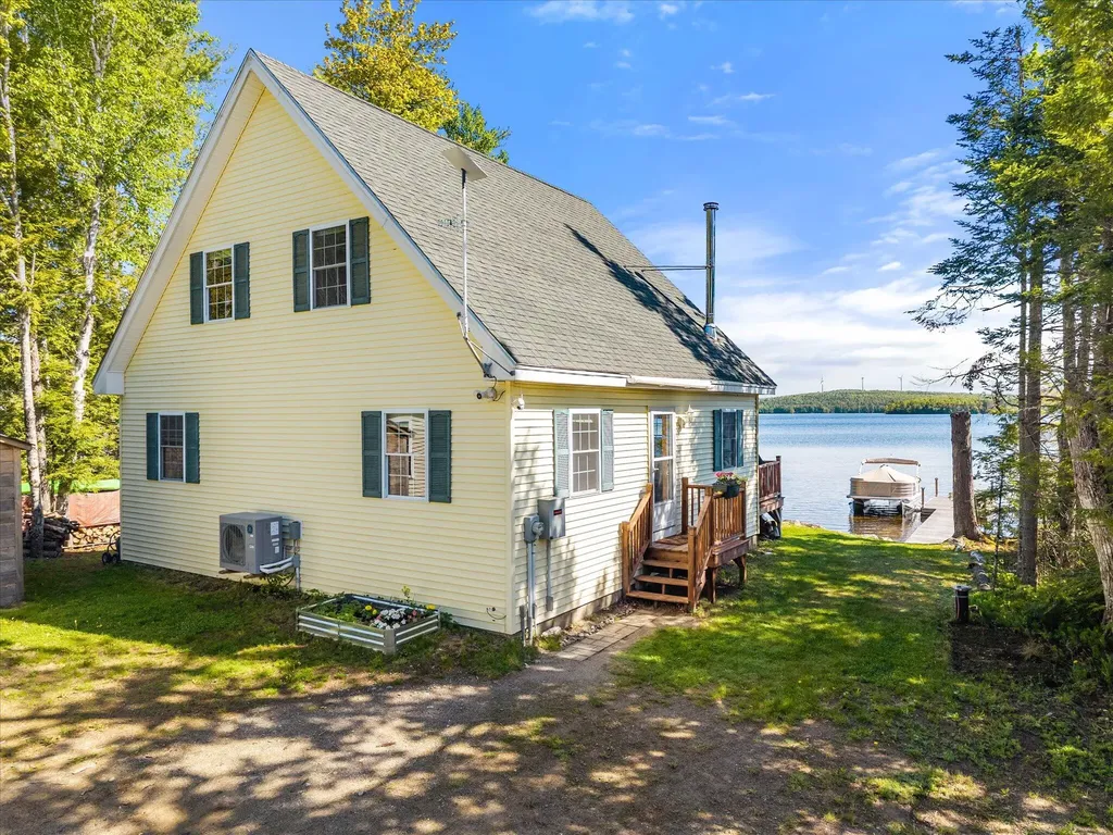 28 Jipson Drive Lincoln ME 04457