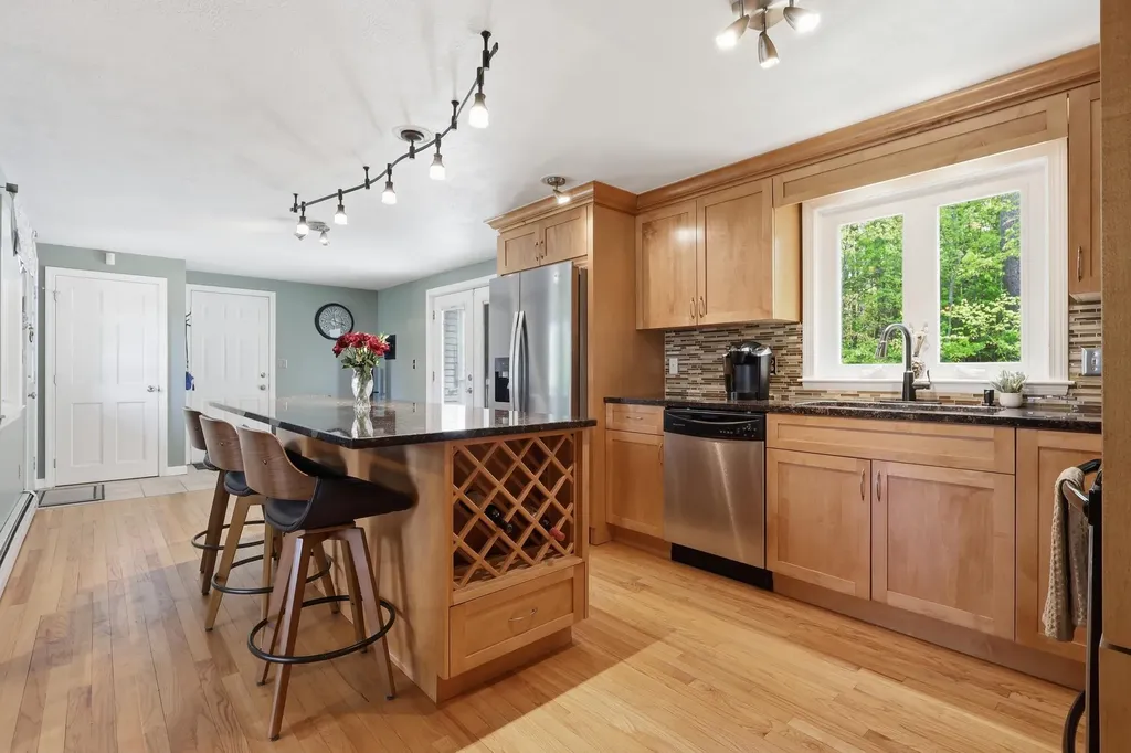 20 Robin Circle Biddeford ME 04005