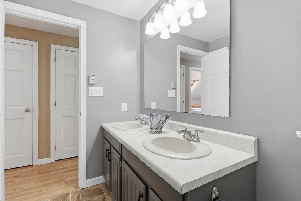 20 Robin Circle Biddeford ME 04005