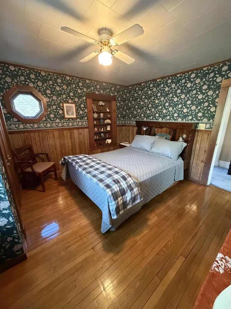 137 Maine Avenue Millinocket ME 04462