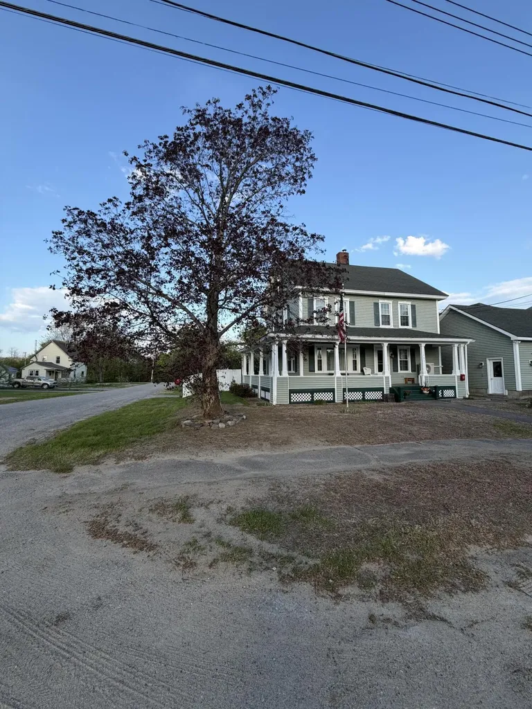 137 Maine Avenue Millinocket ME 04462