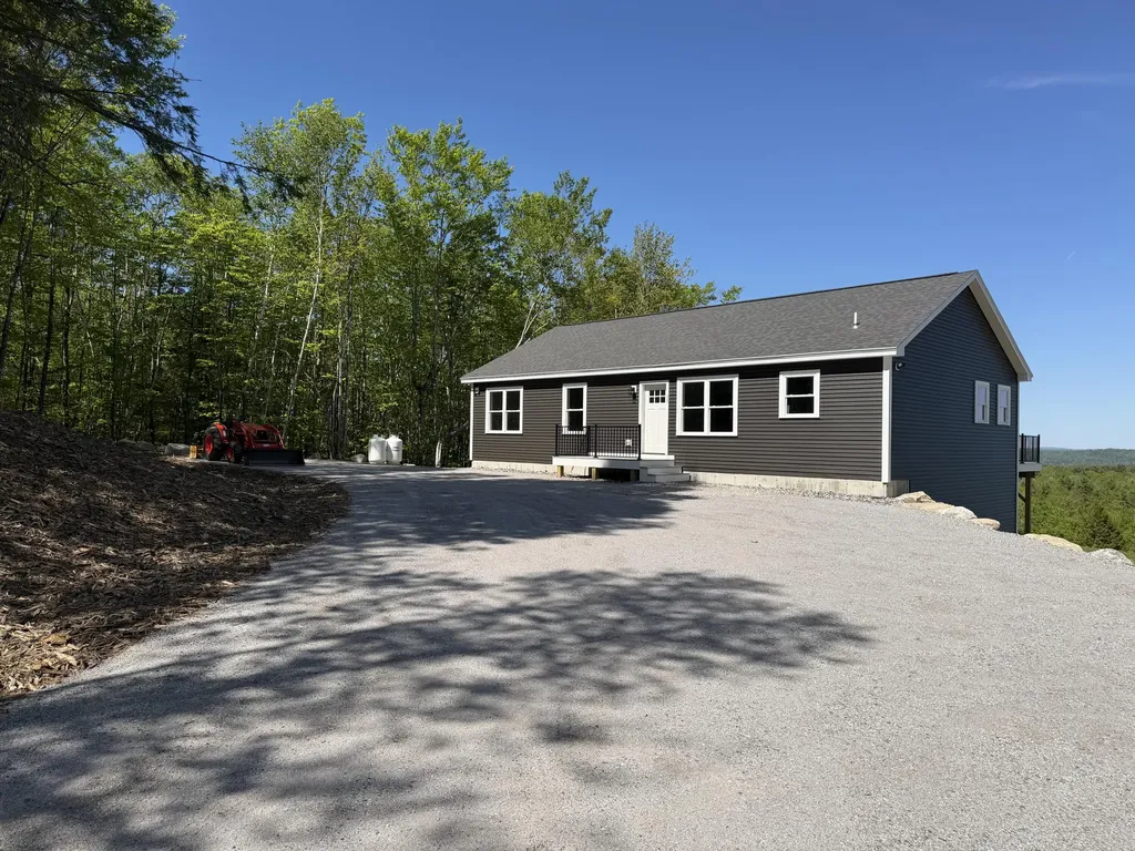 33 Overlook Way W Naples ME 04055