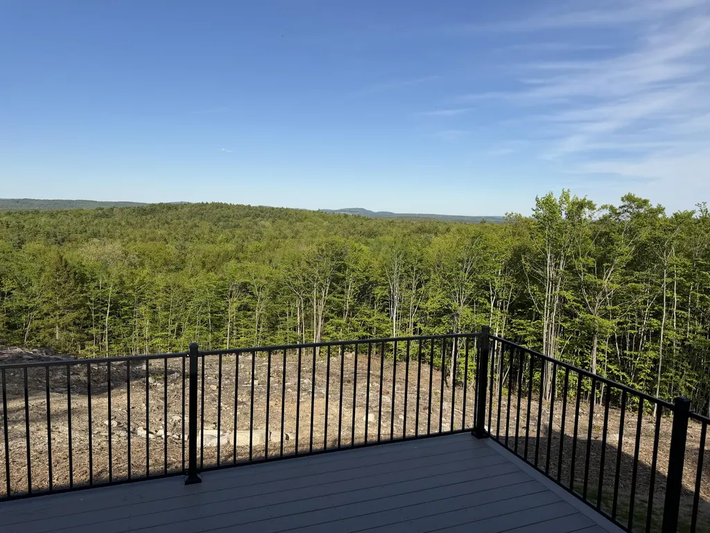 33 Overlook Way W Naples ME 04055