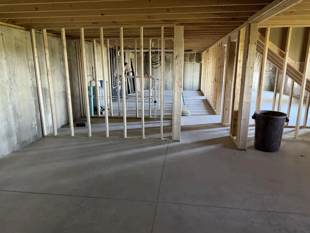 33 Overlook Way W Naples ME 04055