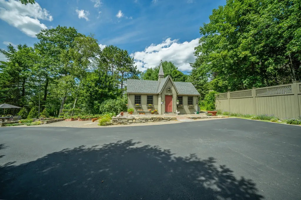 48 Old Searsport Avenue Belfast ME 04915