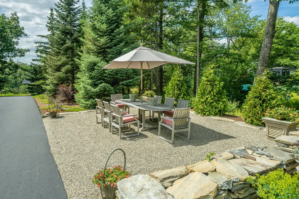 48 Old Searsport Avenue Belfast ME 04915