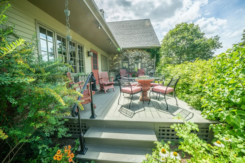 48 Old Searsport Avenue Belfast ME 04915