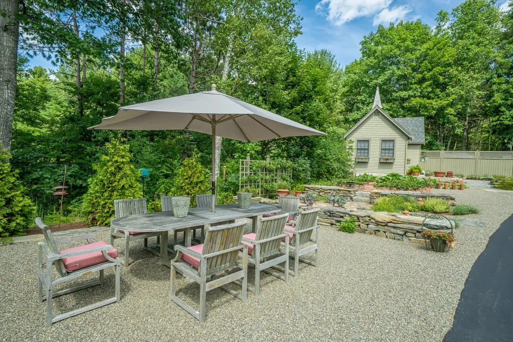 48 Old Searsport Avenue Belfast ME 04915