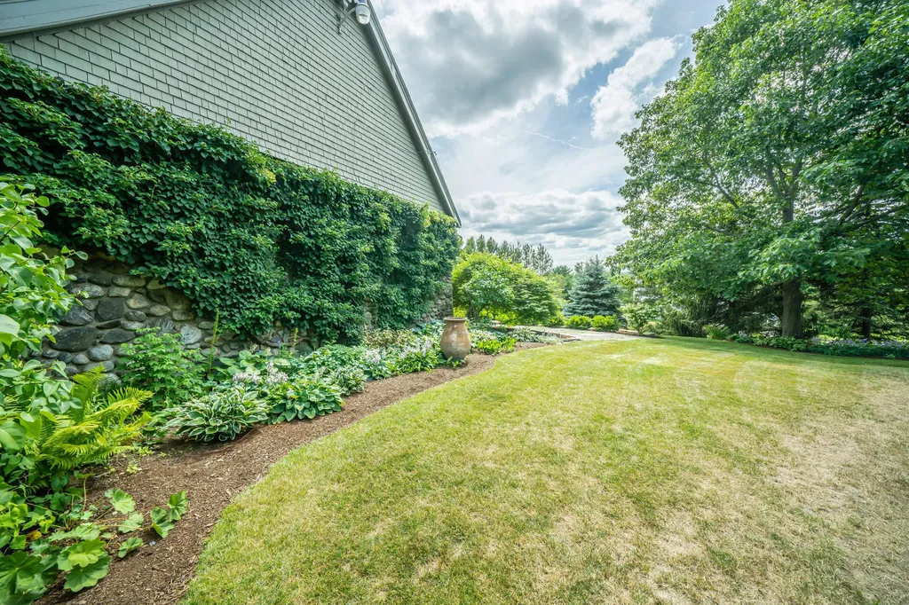 48 Old Searsport Avenue Belfast ME 04915