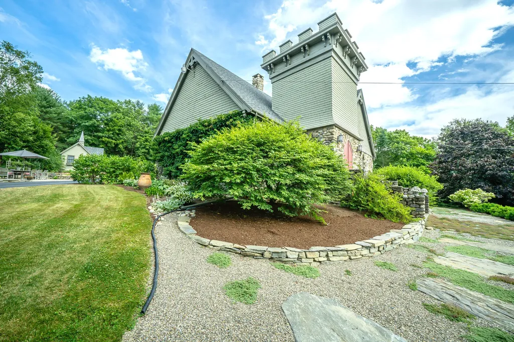 48 Old Searsport Avenue Belfast ME 04915