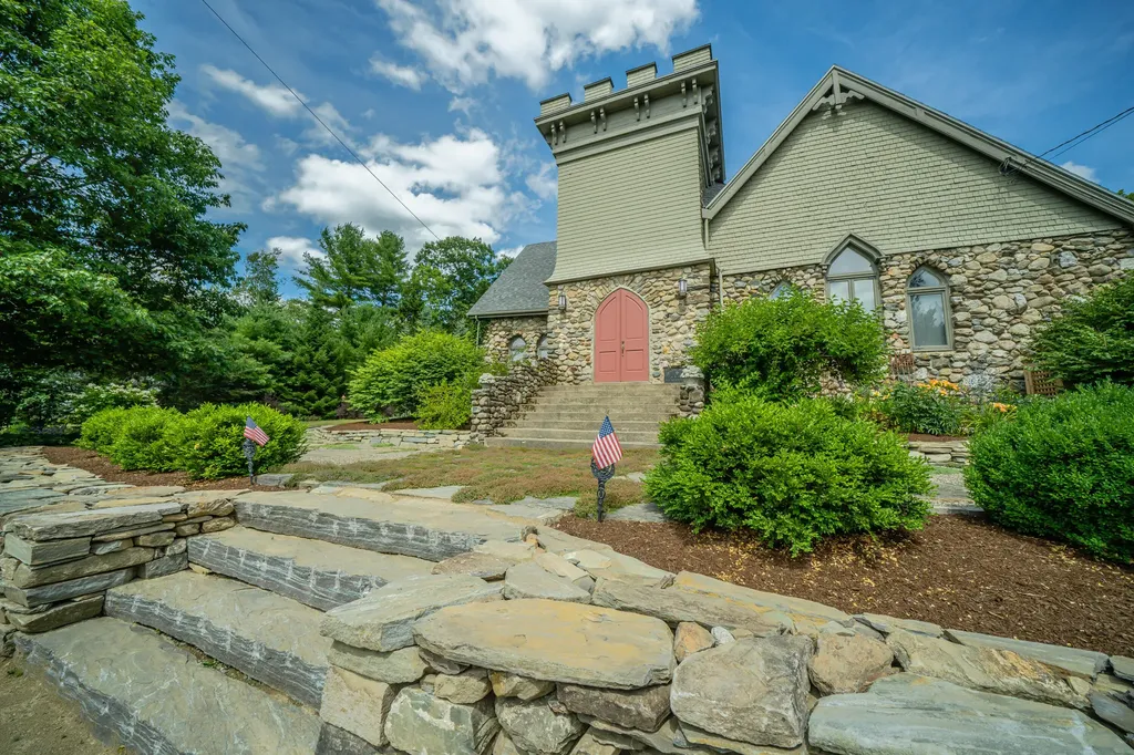 48 Old Searsport Avenue Belfast ME 04915