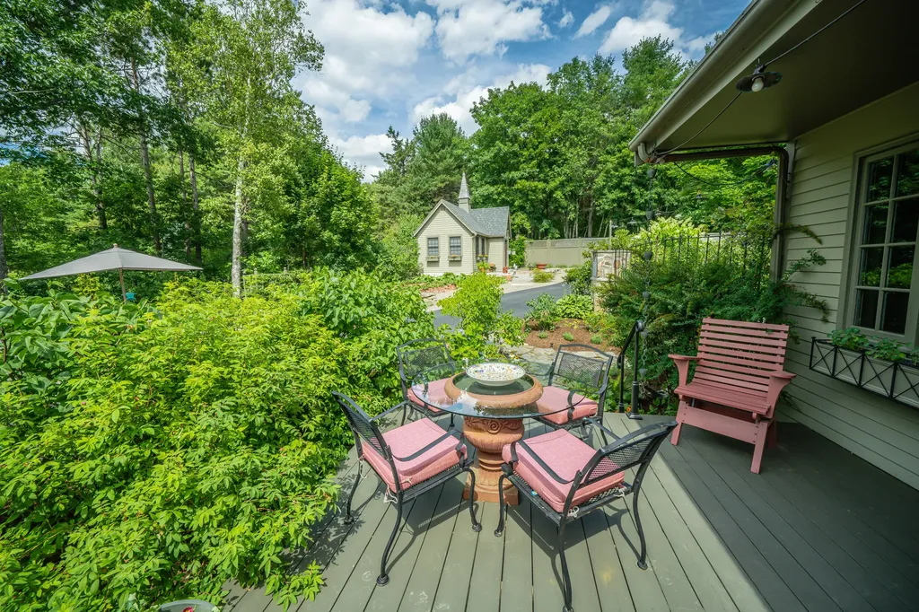 48 Old Searsport Avenue Belfast ME 04915