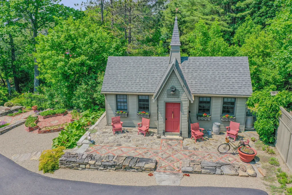 48 Old Searsport Avenue Belfast ME 04915