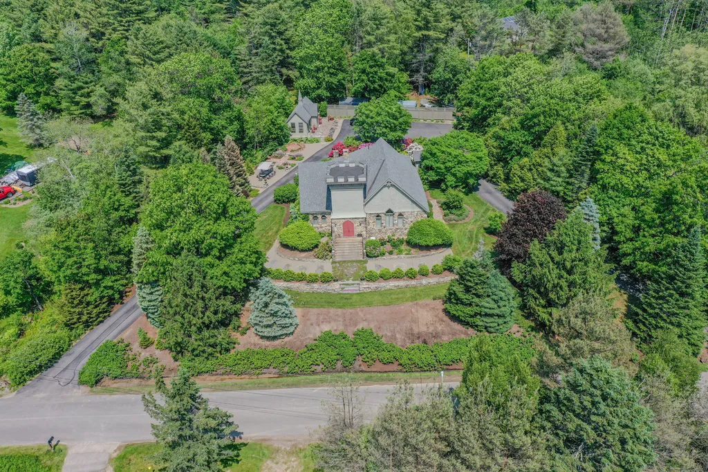 48 Old Searsport Avenue Belfast ME 04915